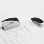 Дырокол Duoton с пласт. верх, 10 л, серо-черн Axent